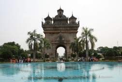 patuxay in vientiane