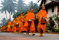 almsgiving luang prabang
